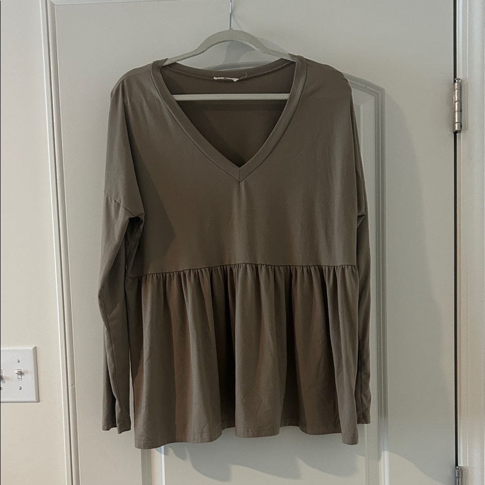 Women’s Medium V-Neck Long Sleeve Peplum Top - Brown
